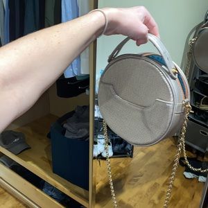 Kelly Wynne Metallic Crossbody